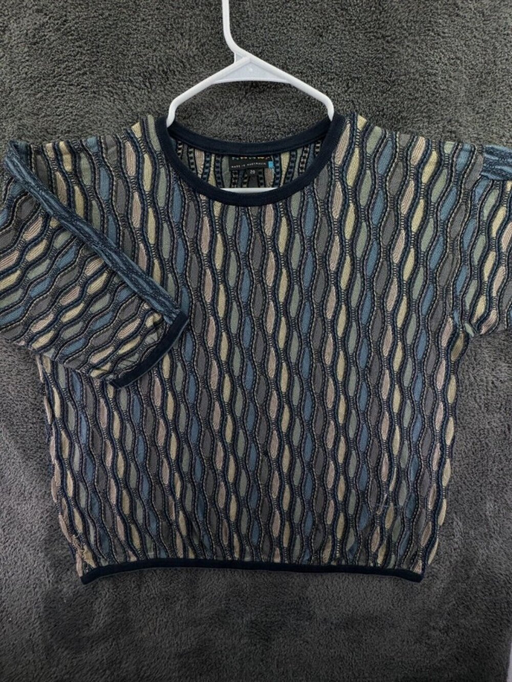 COOGI Australia Authentic Boys SZ 20 (adult ~large) Sweater Lightweight Designer